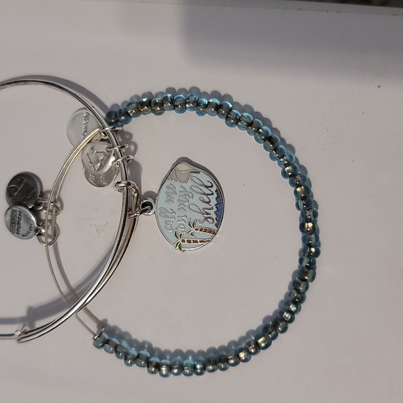 Call me on my shell - Picture 2 of 2